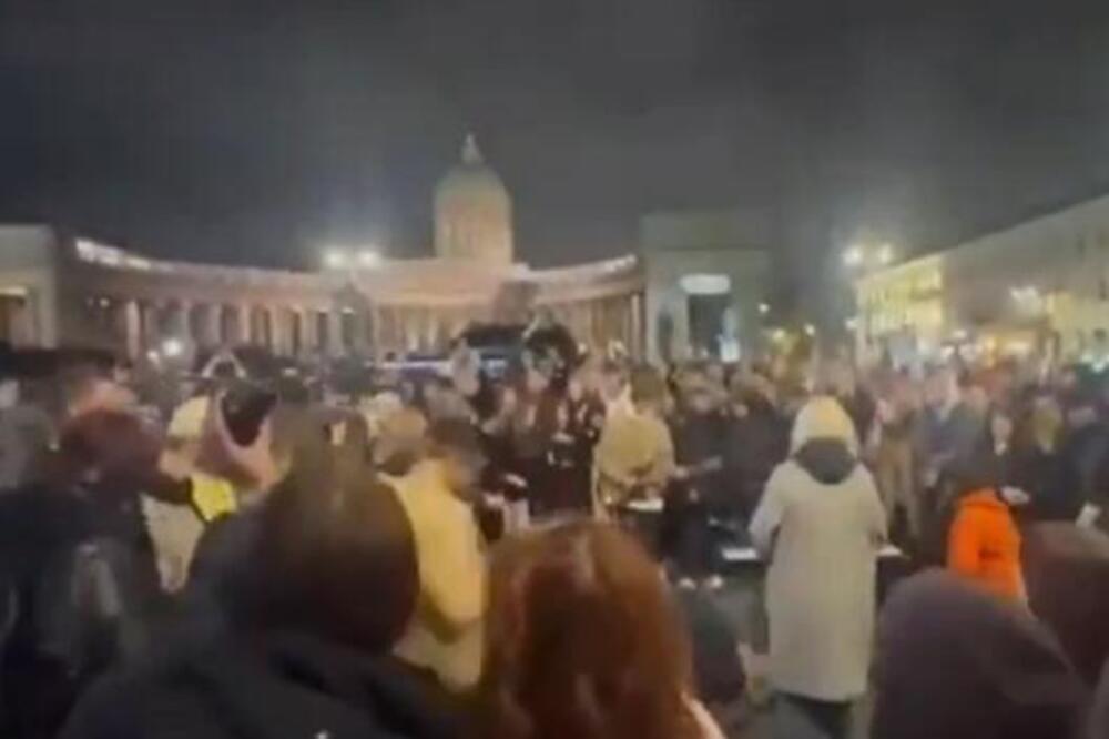 ŠOK PRIZOR IZ PUTINOVOG RODNOG GRADA! Stotine zapevale pesmu koja poziva na njegovo SVRGAVANJE, ovo NIJE VIĐENO!