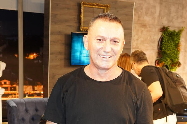 Šako Polumenta dobio šesto unuče: Snahi se obratio dirljivim rečima, ovako slavi pevačeva porodica