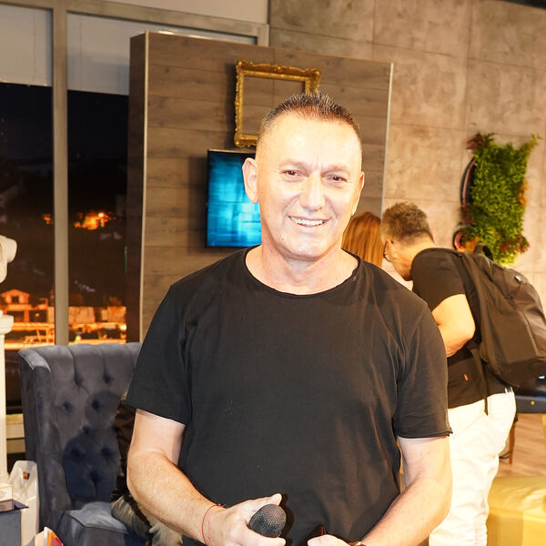 Šako Polumenta dobio šesto unuče: Snahi se obratio dirljivim rečima, ovako slavi pevačeva porodica