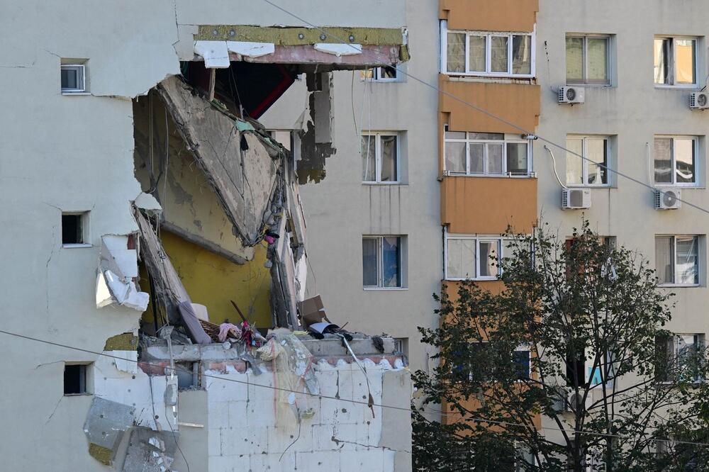 TRUDNICA PRONAĐENA MRTVA ISPOD BETONSKE PLOČE! Snimak iz vazduha otkrio razarajuće razmere eksplozije u Bukureštu!