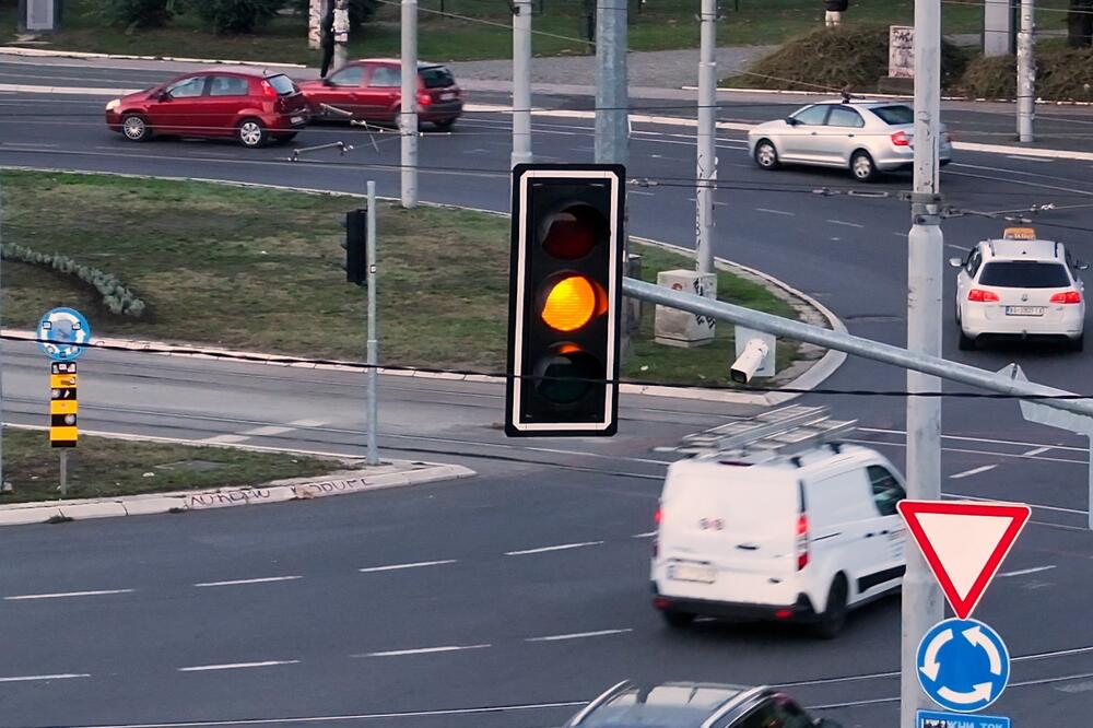 Semaforizacija na kružnim tokovima omogućava protočniji saobraćaj: Semafori u vreme špica vrše svoju funkciju