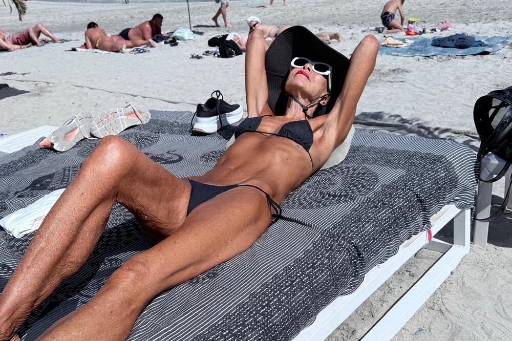 DA LI JE MOGUĆE DA OVA ŽENA IMA 77 GODINA? Energičnu BAKU lako možete pomešati sa DEVOJKOM, POGLEDAJTE SAMO