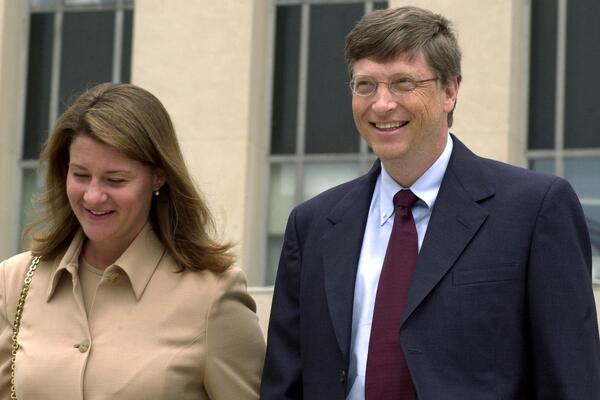 KO JE ŽENA MOĆNIKA KOJA JE SUDNICU NAPUSTILA KAO BOGATAŠICA? Izgleda po mnogima PROSEK, a posle RAZVODA se OPARILA