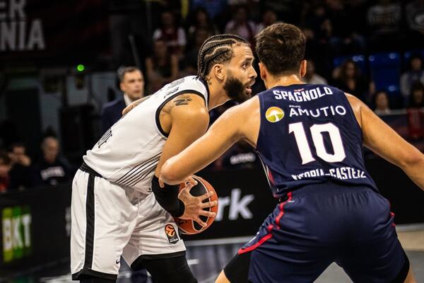 Partizan prekinuo crni niz u Vitoriji: Vašington heroj u završnici, crno-beli nadigrali Baskoniju!