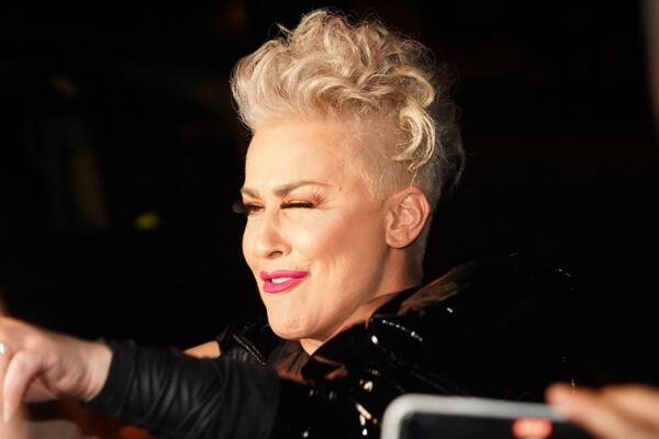 LJUDI JOJ GLEDAJU U LICE I TRLJAJU OČI! Sa 52 godine glavna tema NARODA - kako je moguće ovo?