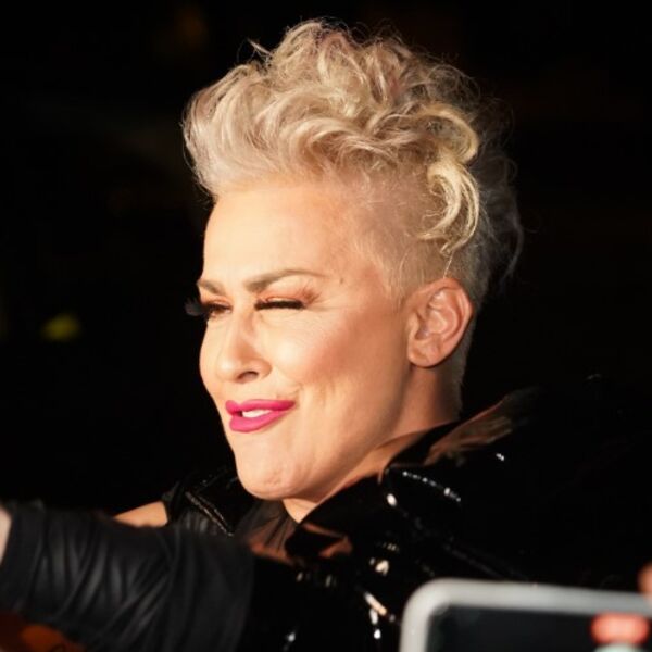 LJUDI JOJ GLEDAJU U LICE I TRLJAJU OČI! Sa 52 godine glavna tema NARODA - kako je moguće ovo?