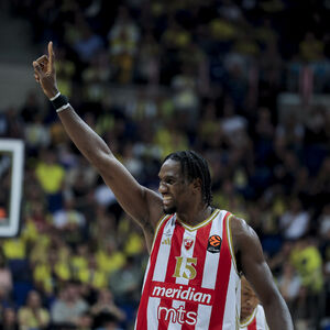 Ebuka Izundu u kolicima na aerodromu!