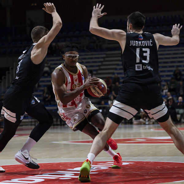 Mala škola košarke Čime Monekea protiv debitanta za prvu pobedu Crvene zvezde (Foto)