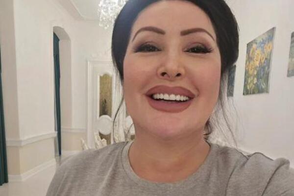 CELA ZEMLJA BRUJI O NATPISU NA MAJICI NAJPOZNATIJE BAKE U SRBIJI! Ne može da sakrije sreću, osvanulo javno