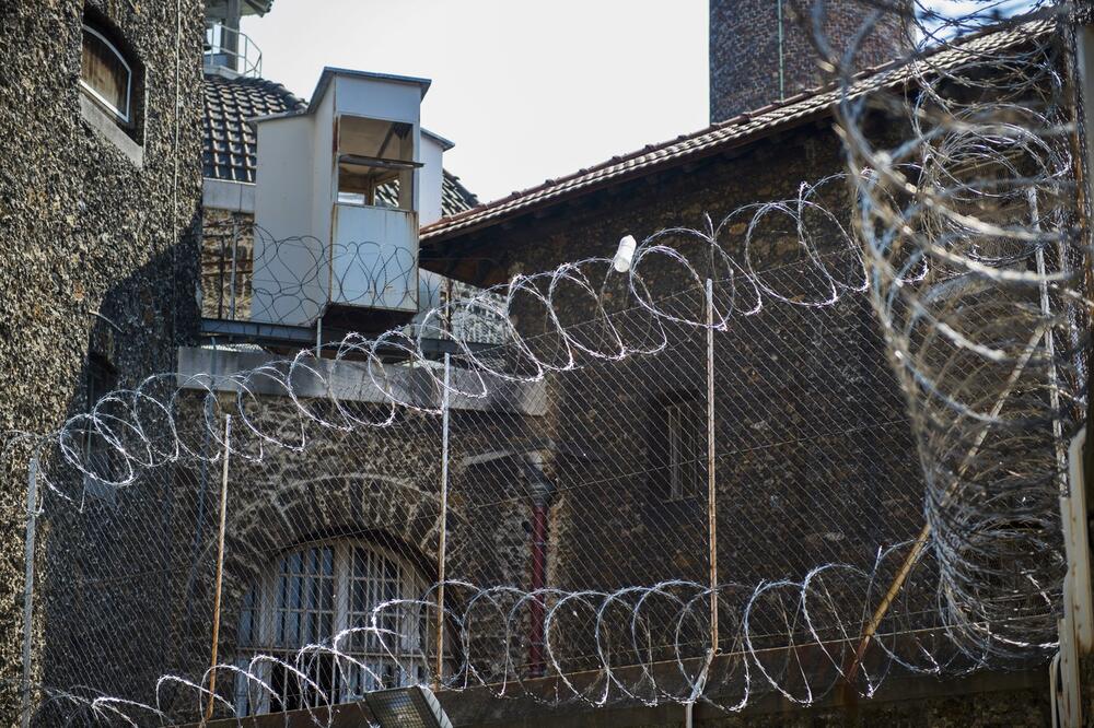 Evropska država uvodi ZATVORSKU KAZNU ZA DECU OD 13 GODINA! Važiće za ova krivična dela, iza svega se krije OVO!