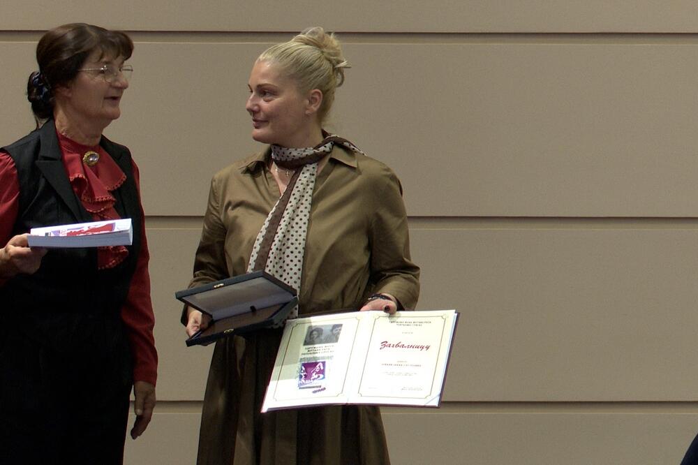 JOVANI GRGUREVIĆ NAGRADA ZA IZUZETAN DOPRINOS U VAŽNOJ BORBI ŽENA REPUBLIKE SRPSKE