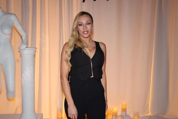 Evo zašto Beograd bruji NAJVRELIJOJ BAKI U SRBIJI: Utegla se i pokazala telo na kom bi joj pozavidele MNOGO MLAĐE