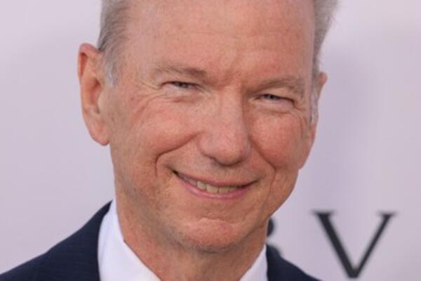 OŽENJENI TAJKUN NAŠAO 40 GODINA MLAĐU LJUBAVNICU, A ŽENA MU SVE TRPI! Dok on spava s njom, ona mu...