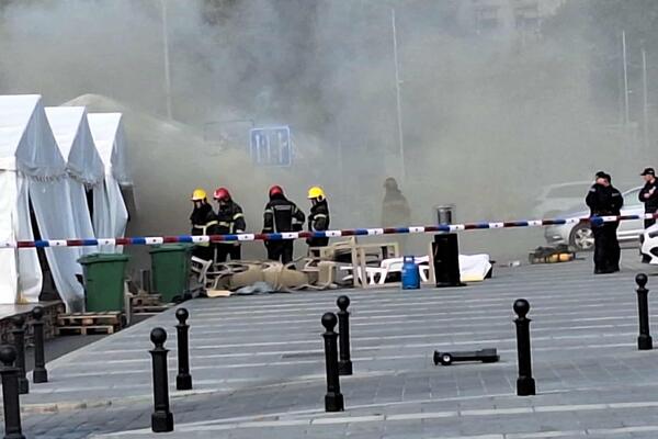 GORI KAMP ISPRED SKUPŠTINE SRBIJE: Požar guta šator, crn dim se širi centrom grada (VIDEO)