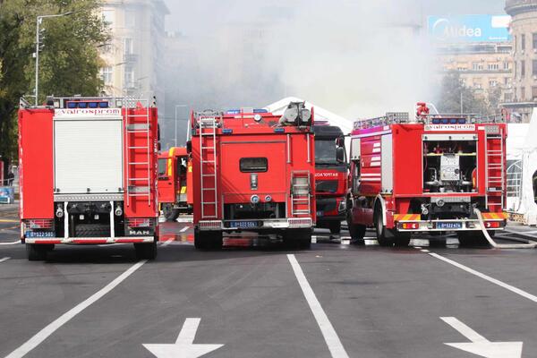 POŽAR NA KROVU GLAVNE POŠTE! Vatrogasci i Hitna pomoć na terenu, građani i zaposleni evakuisani