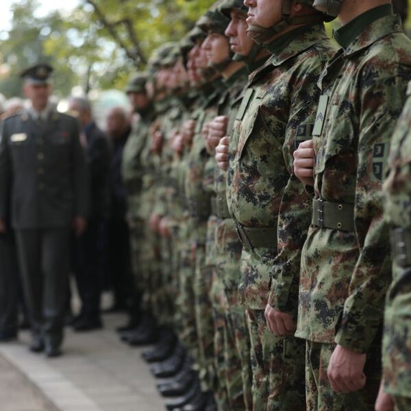 Evo pored koga će biti sahranjen general Nebojša Pavković! Veliki broj ljudi došao na ispraćaj