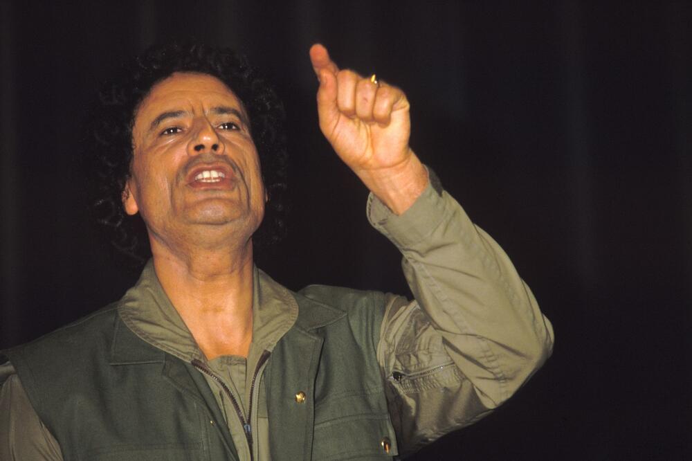 Gadafija su pobunjenici izvukli iz cevi za kanalizaciju! Ostavli su ga u pustinji, bez groba, a telo su mu uništili