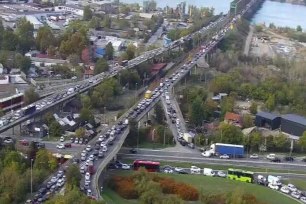 Blokirane ulice, totalni kolaps na ovim pravcima po Beogradu: Popodnevni špic uzeo maha, nema igla gde da padne!