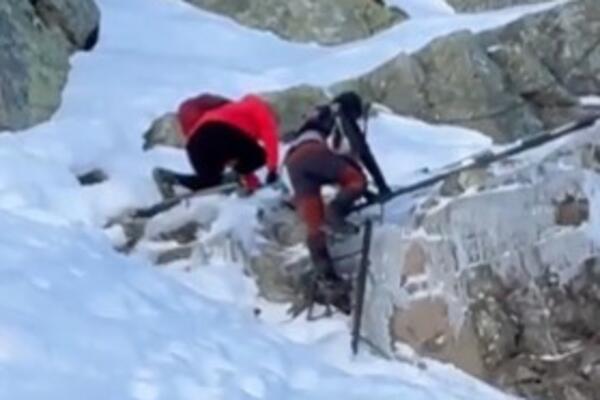 "POTPUNO SU IZGUBILI RAZUM" Bračni par razbesneo ljude širom sveta, POGLEDAJTE SAMO ŠTA RADE SA BEBOM! (VIDEO)