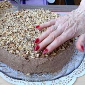 Kakvo čudo na tanjiru: Starinska torta sa orasima kojoj je nemoguće odoleti, svi će vam tražiti još jedno parče