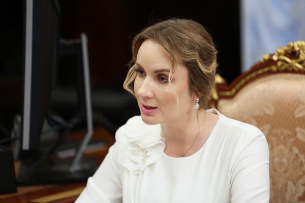 SKANDALOZNO PRIZNANJE "MAJKE RUSIJE" U TV PRENOSU ZGROZILO JAVNOST! Javno opisala kako je OTELA DETE, zanemećete!