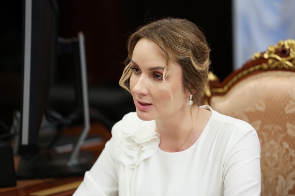 SKANDALOZNO PRIZNANJE "MAJKE RUSIJE" U TV PRENOSU ZGROZILO JAVNOST! Javno opisala kako je OTELA DETE, zanemećete!