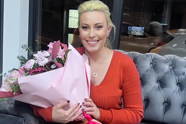 Za rođendan dobila besnu mašinu i odmah se pohvalila: Ljudi ne mogu da veruju koliko godina ima voditeljka