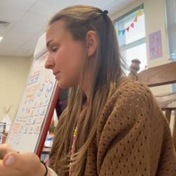 Snimak učiteljice najmlađih preplavio mreže: Mnoge zbunilo njeno ponašanje, a onda su shvatili šta se dogodilo