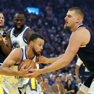 Nekadašnji drugi pik na NBA draftu između Stefa Karija i Nikole Jokića - Denver i Voriorsi u trci za potpis