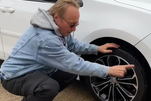 Najpoznatiji automehaničar kaže da je ovo najbolji jeftin automobil koji treba odmah kupiti: Troši malo, a moćan je