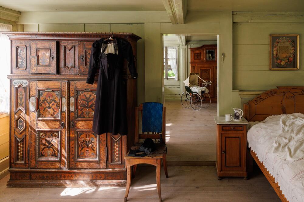 Kupio je polovan orman, pa video da se 1 fioka teško otvara: Kada ju je otvorio, umalo se nije onesvestio od šoka