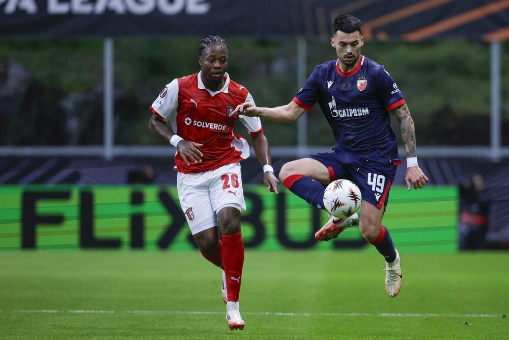 Nemanja Radonjić (desno) na utakmici Brage i Crvene zvezde