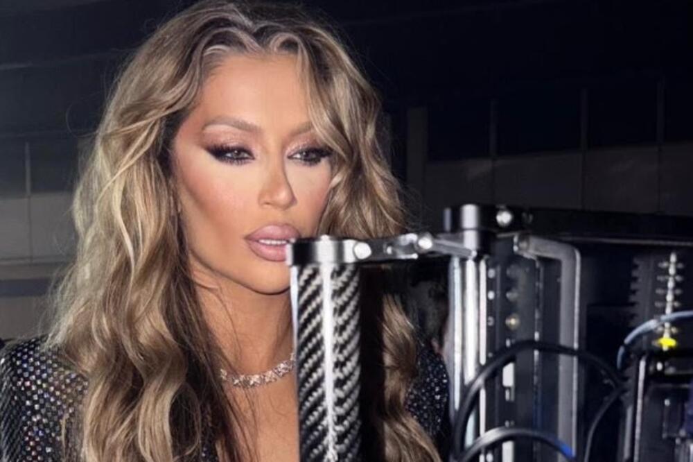 Tea srušila Instagram! Objavila fotku u sakou ispod kojeg nema ništa, pa poručila: Hiljade žena mrze te u meni!