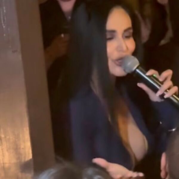 NALEPNICE ODRADILE SVOJ POSAO! Ceo Beograd gledao u njene grudi - zamešala pa sve ispalo: INDI, PAZI, BRE!