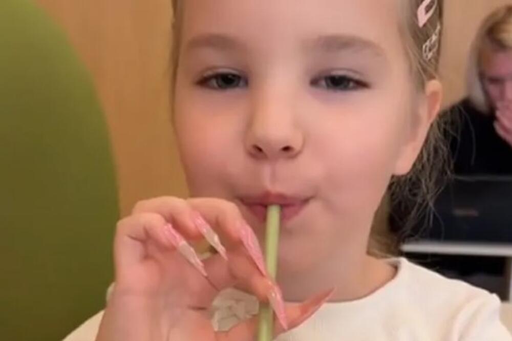 NAROD BESAN, GDE JE GRANICA? Mama Marija ćerki (7) uradila nokte kao odrasloj ženi - MALA PIJE I KAFU