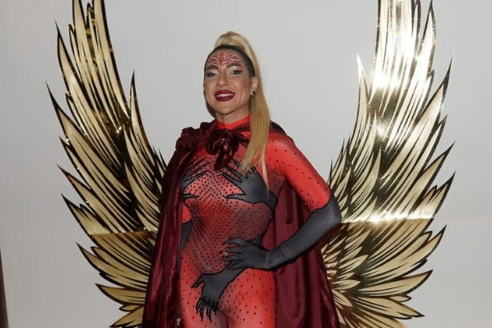 "IMAĆU BOLJU SVADBU, PRENOS ĆE BITI NA...": Gola Jovana potkačila Cecu i Arkana! Evo sa KIM staje pred OLTAR