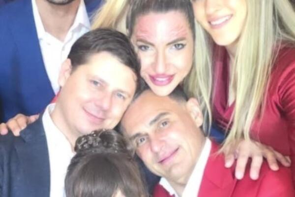 GAGI, VOJA I JOCA U KOKTELU LJUBAVI! Voditeljku saleteli BIVŠI PARTNERI - Jovana Jeremić U STISKAVCU KOJI SE PAMTI