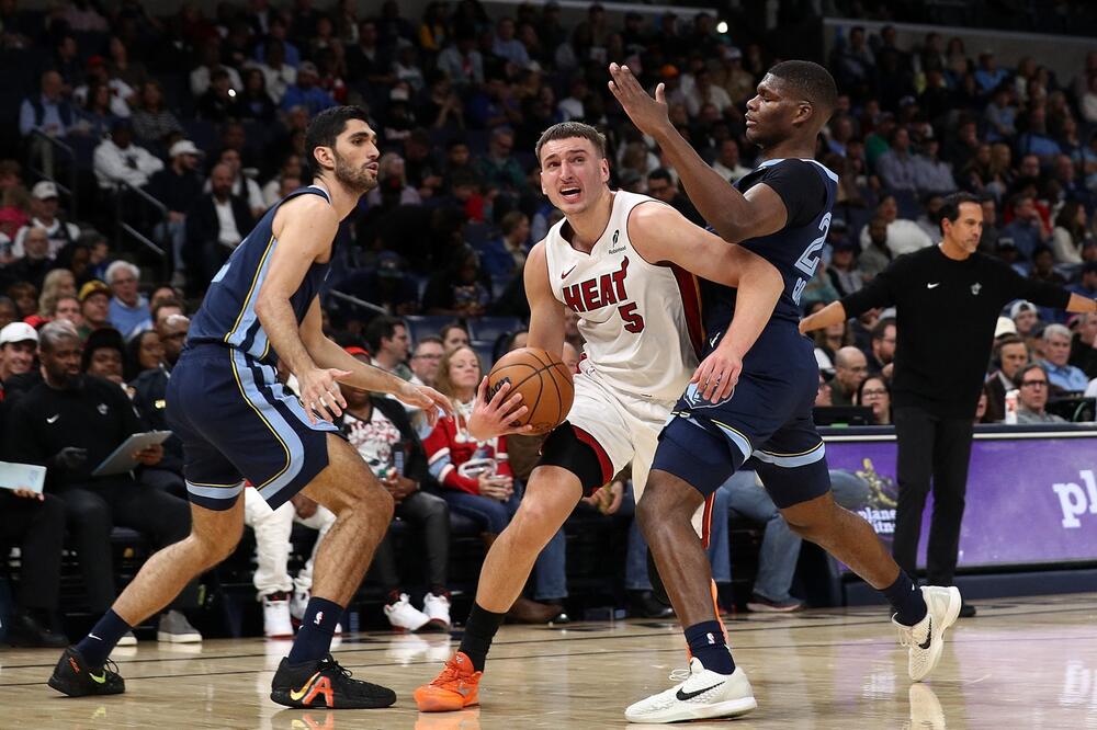 Nikola Jović drugi strelac u dominaciji Majamija, Bogdanović ponovo na klupi (Video)