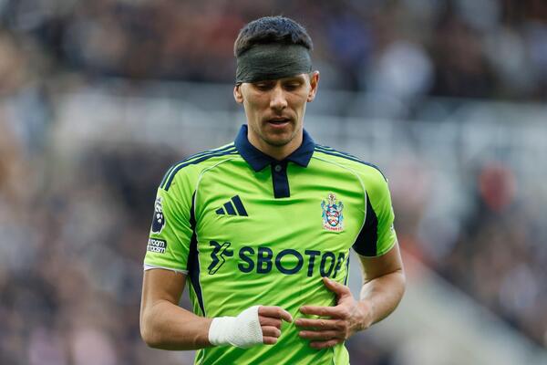 Saša Lukić gol platio povredom arkade, ali Fulam ipak poražen u Njukaslu! Sanderlend šokirao Čelsi u 93. minutu