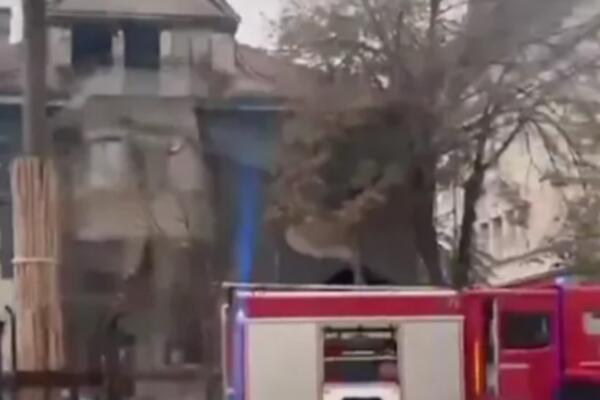 Izbio požar u Kneza Miloša: Gori vila, vatrogasci na terenu
