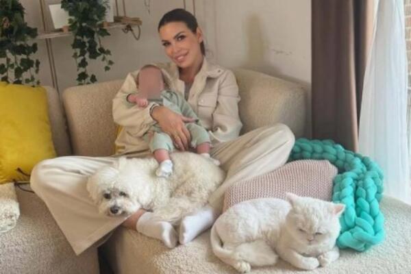 Voditeljka objavila predivnu fotografiju sa sinom: Godinama se borila za potomstvo, postala majka u 41. godini