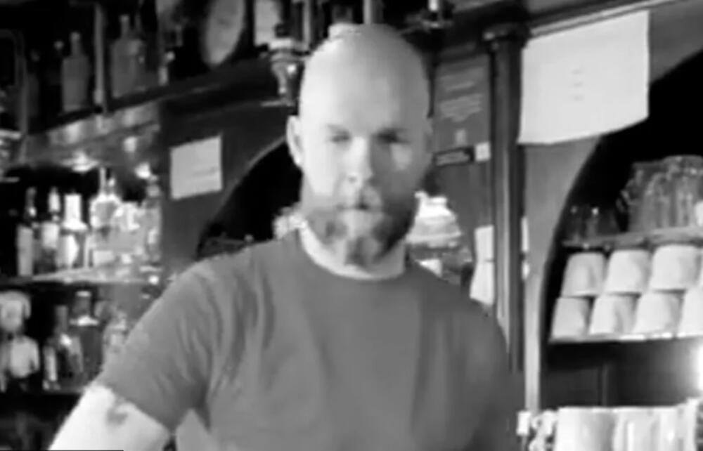 V Sloveniji pretepen oče umrl med poskusom zaščite sina