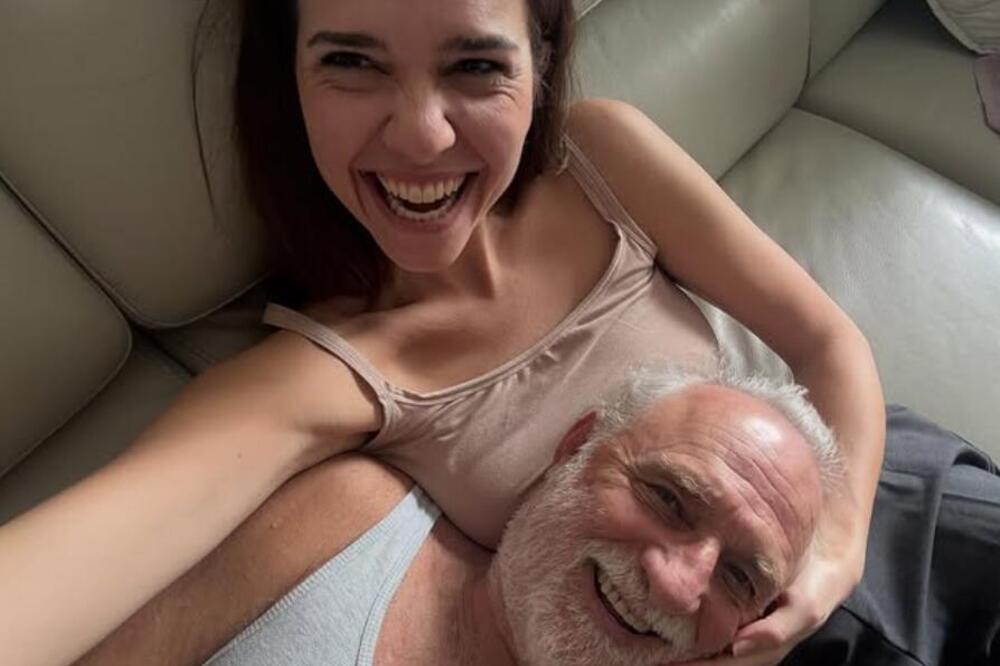 ZA NJENU VEZU SA STARIJIM ČIKOM SVI ZNAJU, A KAKO JOJ IZGLEDA SESTRA? Osvanula slika, koja je koja?