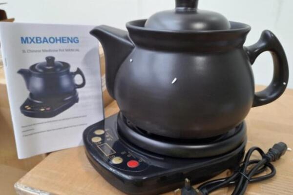 HITNO POVUČEN KUHINJSKI APARAT! Postoji opasnost od požara i strujnog udara!