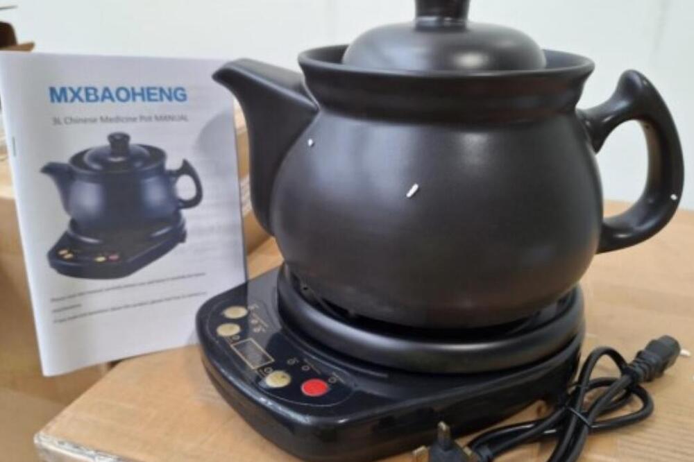 HITNO POVUČEN KUHINJSKI APARAT! Postoji opasnost od požara i strujnog udara!