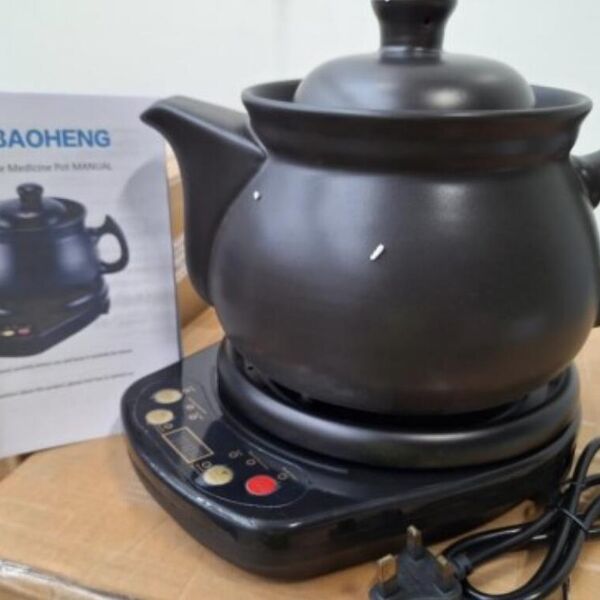 HITNO POVUČEN KUHINJSKI APARAT! Postoji opasnost od požara i strujnog udara!