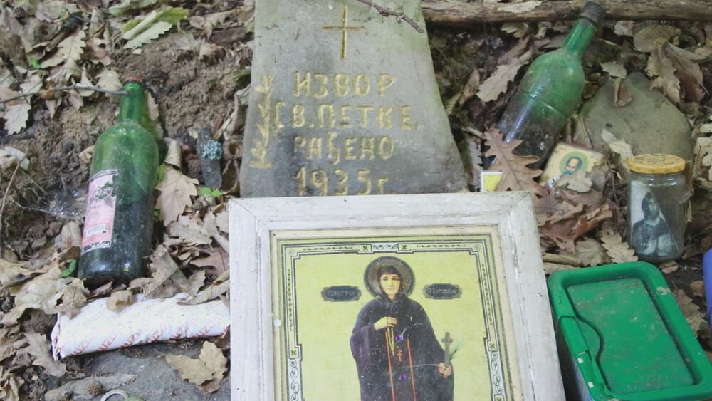 Čudotvorni izvor Svete Petke kod Topole