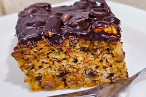 Kolač od jabuka i oraha koji miriše na jesen: Neodoljiva poslastica po bakinom receptu, ukus se dugo pamti