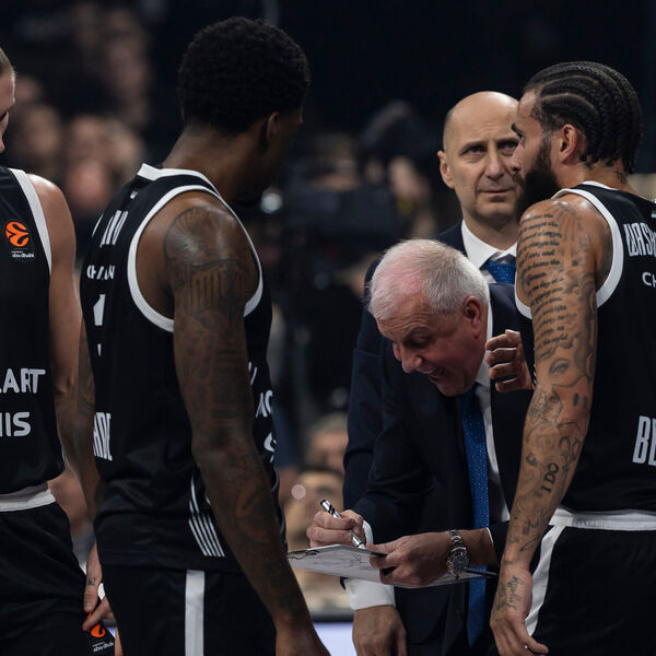 „Džabari probudi se! Odbranaaaa! Ma ja sam budala…“ Bivši centar Partizana besan posle poraza u Sofiji (Foto)