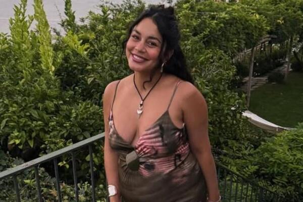 BOGINJA SA STOMAKOM ŠOKIRALA NAROD! Niko nije očekivao da će trudnica izgledati OVAKO - krpica jedva prekrila...